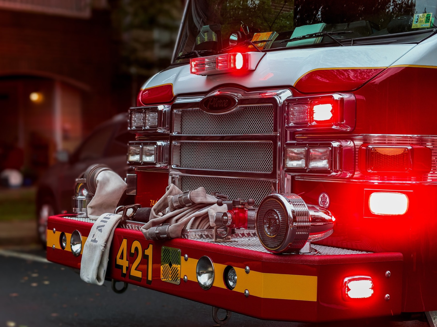 Engine 421 On Scene — Structure Fire